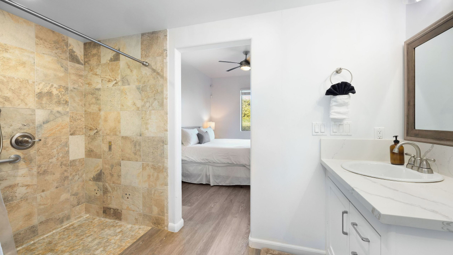 Bathroom 4, Oceanfront 2BR + Rooftop Deck, & Beach Access Strand Way B, San Luis Obispo