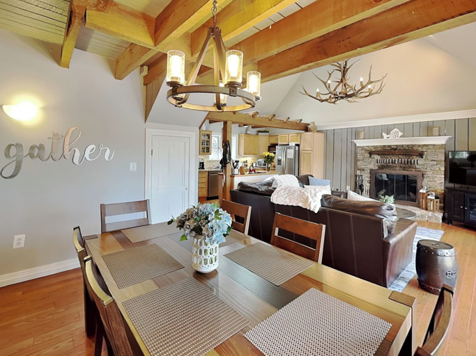 Food & Drinks, Bearfoot Lodge by Taylor Made Deep Creek, Garrett