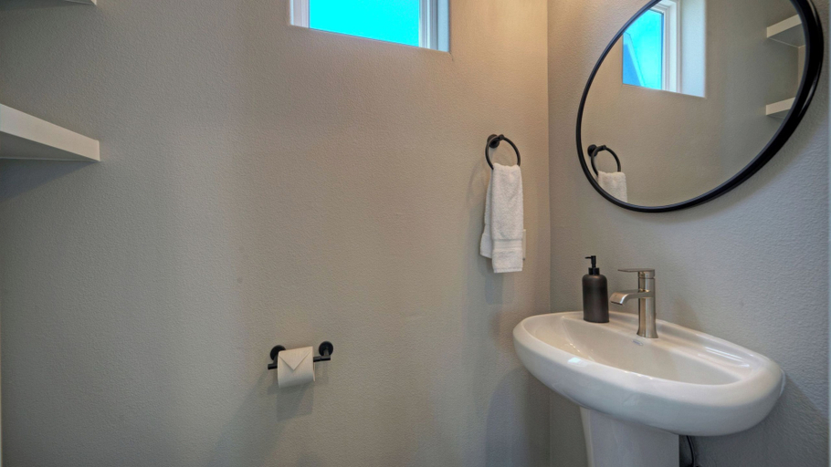 Bathroom 5, La Concha Blvd #31 -, Nueces