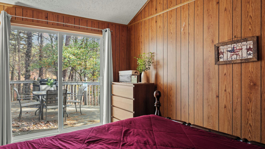 Bedroom 4, Mohegan by Avantstay Private Dock + Firepit Community Pool + Beach, Monroe