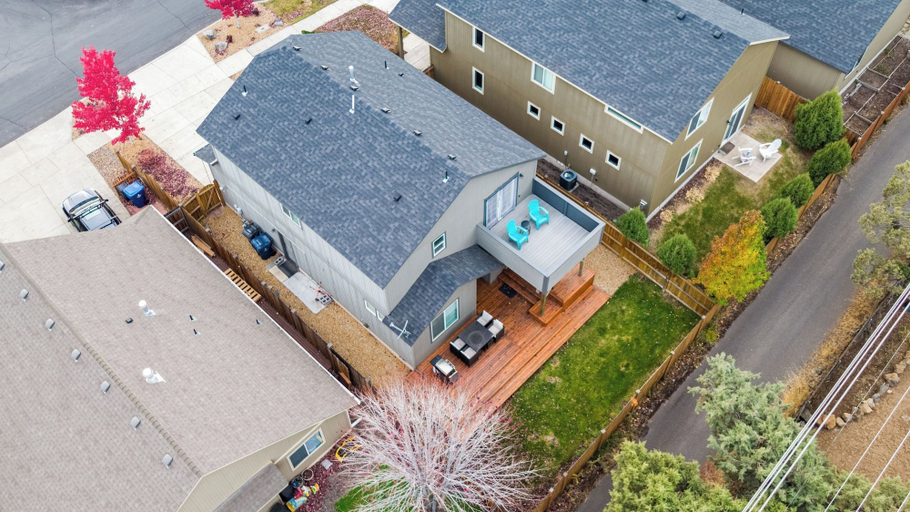 Exterior & Views 2, Old Mill Getaway by Avantstay Private Backyard w/ Hot Tub, Deschutes