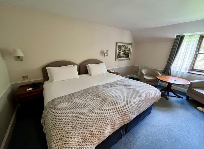 Bedroom 5, The Tollgate Hotel, West Sussex