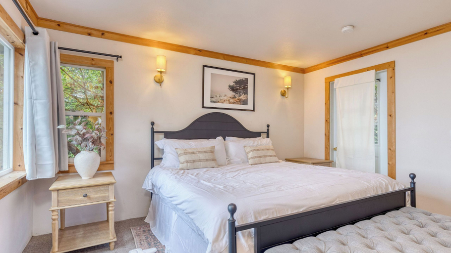Bedroom 3, Cove Cottage by Avantstay Waterfront Views + Spa, Island