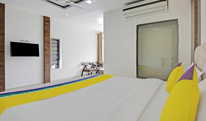 Room 2, Hotel O3 Near Piccadily Chowk Chandigarh, Chandigarh