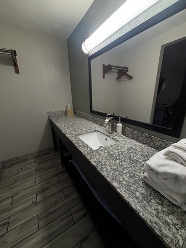 Bathroom 4, Western Inn Marietta, Cobb