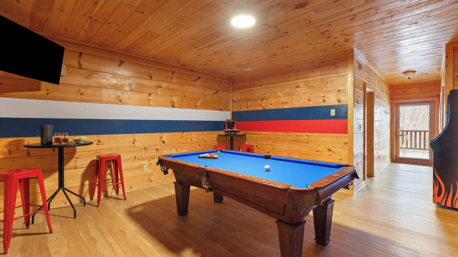 Others 5, Yesteryear by Avantstay Hot Tub, 360 Deck Views and Game Room Easy Access, Sevier
