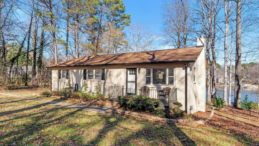 Exterior & Views, Waking Up Norman Lakefront Getaway, Fire Pit & Lake Views, Catawba
