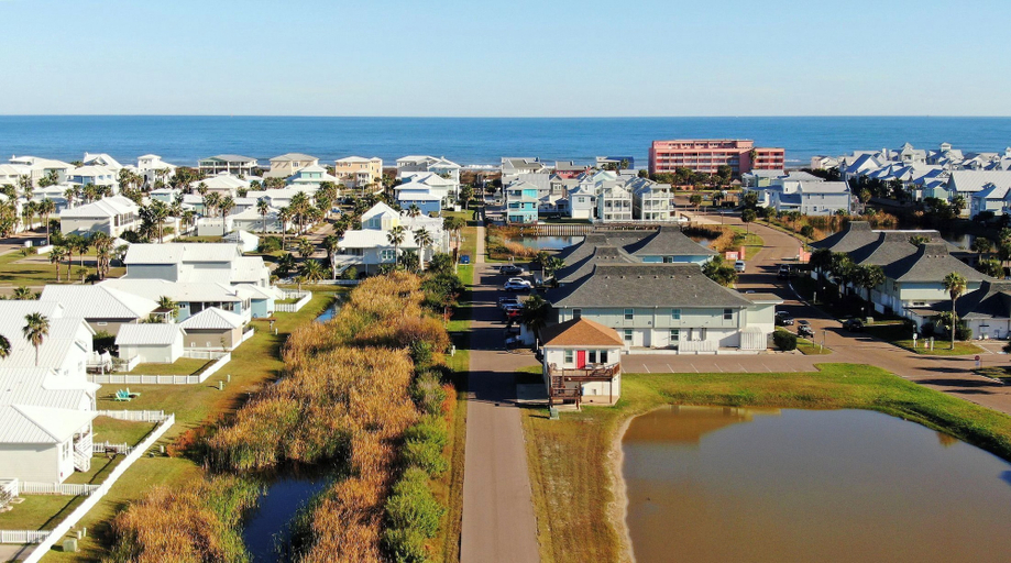 Interior 5, Southern Cross by Avantstay Steps to the Beach, Pool, Fire Pit & Direct Boardwalk Access, Nueces