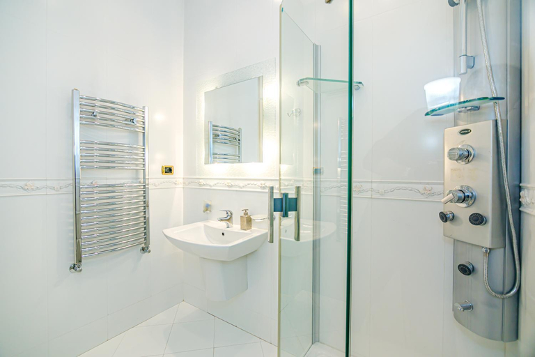 Bathroom 3, SULTAN Luxury Apartment in Nizami street, Baku