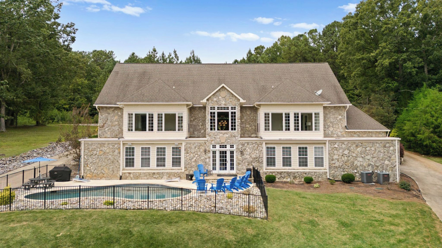 Exterior & Views 2, Whitetail Cove by Avantstay Lakefront w/ Pool + Private Dock Sleeps 20, Iredell