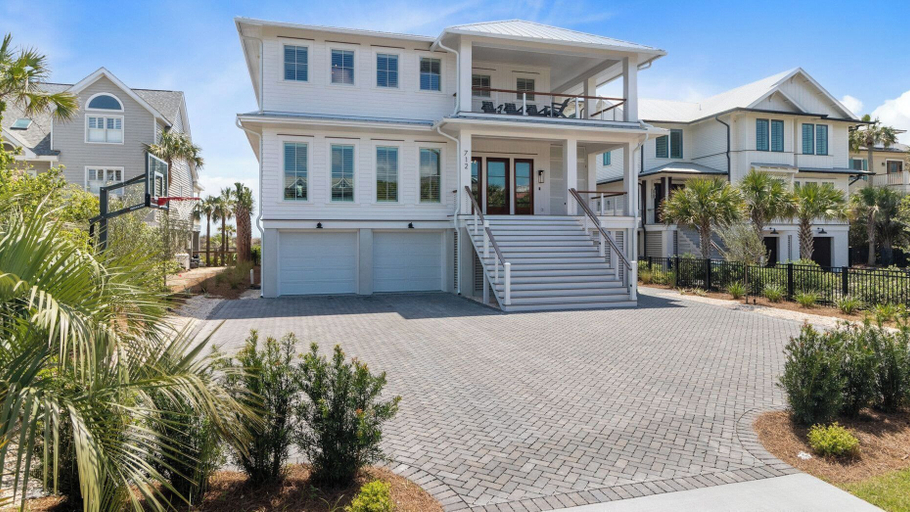 Exterior & Views 2, 712 Ocean Blvd by Avantstay New Construction w/ Pool, Game Zone, Private Beach Access, and Oceanfront Views, Charleston