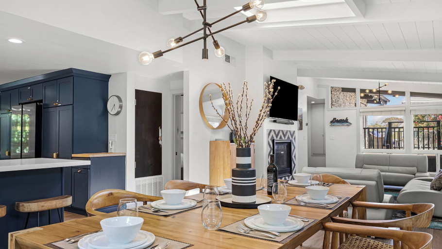 Food & Drinks 5, Stone Lagoon by Avantstay Steps to the Beach + Backyard Oasis!, Orange