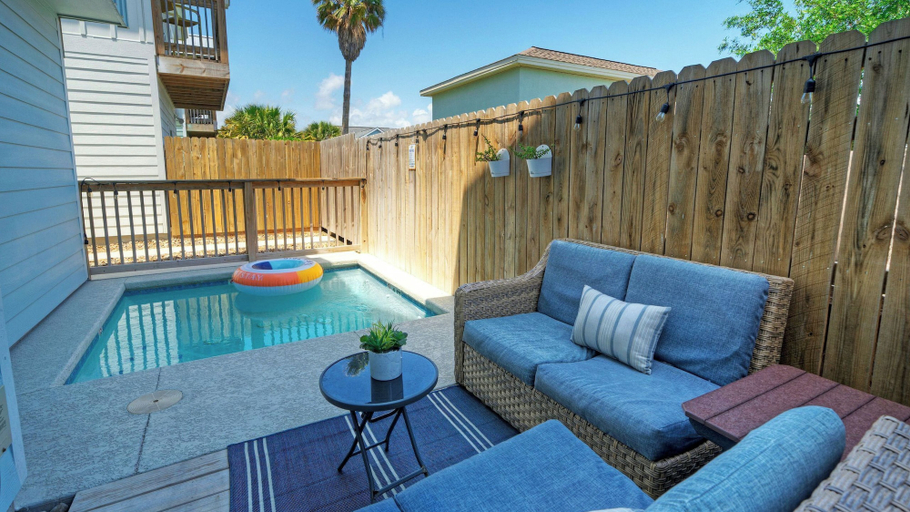 Sport & Beauty 5, Luxury 4bdr Beach Retreat w/ Private Pool Walk to Dining + Shops Shore Thang, Nueces