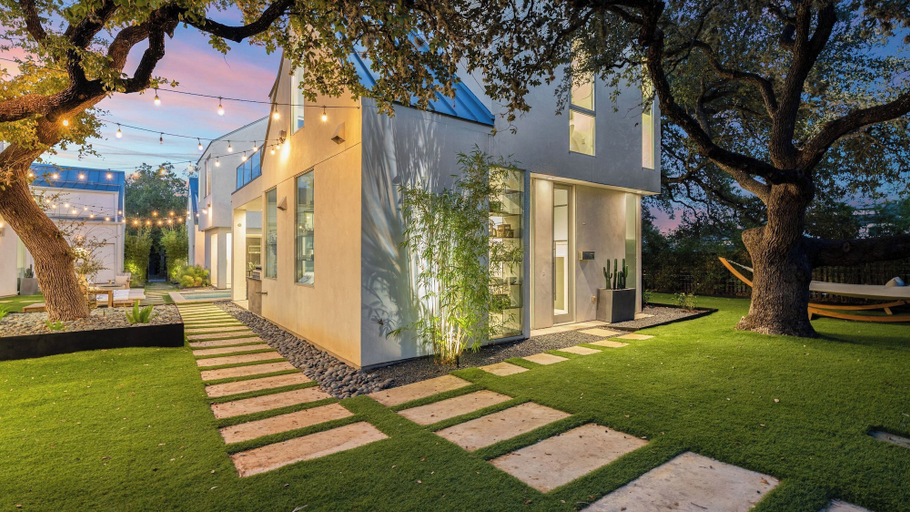 Interior 3, Pool, Putting Green, Game Room, Rooftop Bouldin Collective 902a by Avantstay, Travis