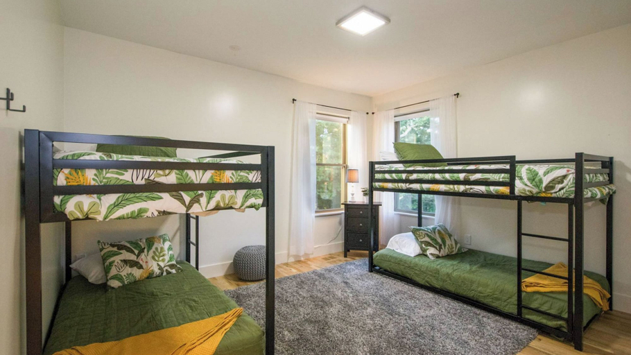 Bedroom 3, Hot Tub, Fire Pit, Mountain Views, 10min to AVL Modern Escape by Avanstay, Buncombe
