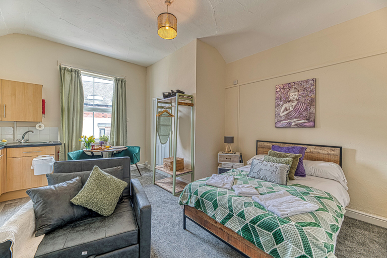 Room 5, Chester Heights by Guestz, Cheshire West and Chester