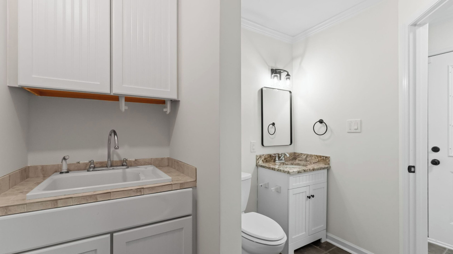Bathroom 4, Cove's End by Avantstay Dock, Game Room, Fire Pit & Forest Views, Iredell