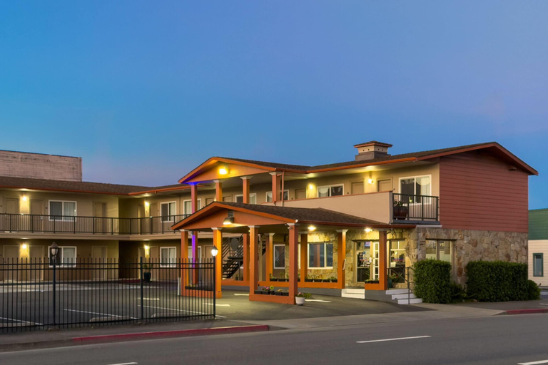 Exterior & Views
