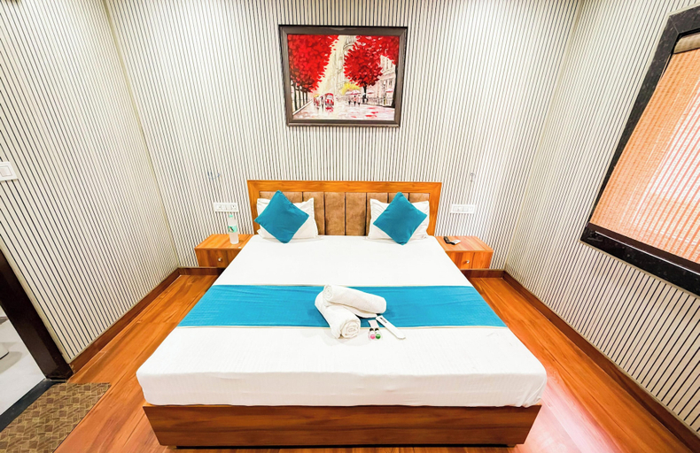 Room 5, Hotel Nutan Ashray – 200 Mtr From Prem Mandir, Mathura