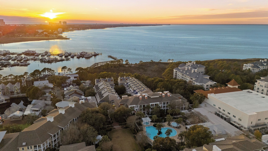 Primary image, Baytowne Wharf by Avantstay Sandestin Condo + Communal Pool + Resort Amenities + Near Beach, Dining & Marina, Walton