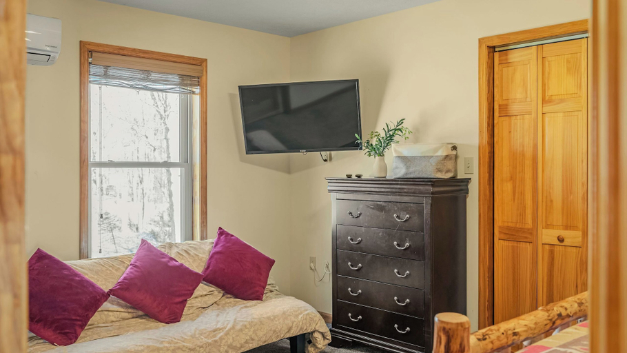Bedroom 3, Hickory Haven by Avantstay Hot Tub, Game Room, Theater, Deck, Carbon