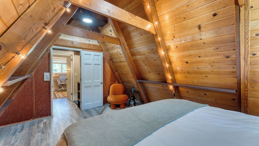 Bedroom 3, Speckled by Avantstay Modern Interior, 0.5mi to Lake!, Placer