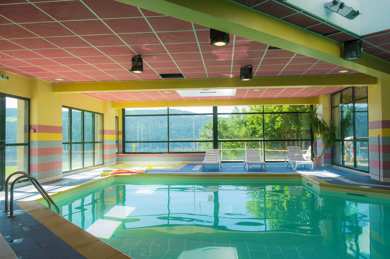 Pool, Les Hauts du Lac, Doubs