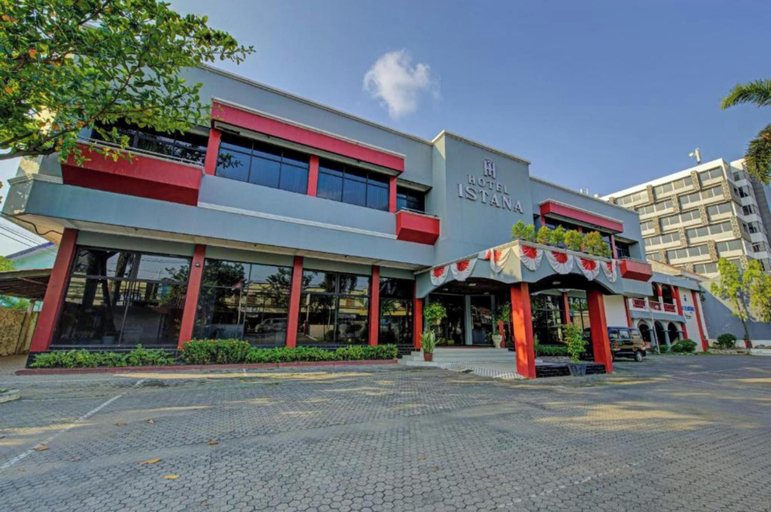 Exterior & Views 1, OYO 3934 Hotel Istana, Pekalongan