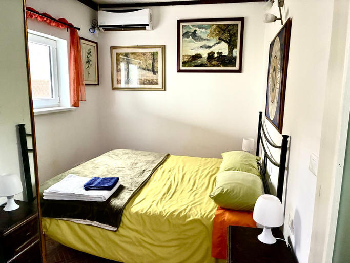 Bedroom, Su da noi, Trieste