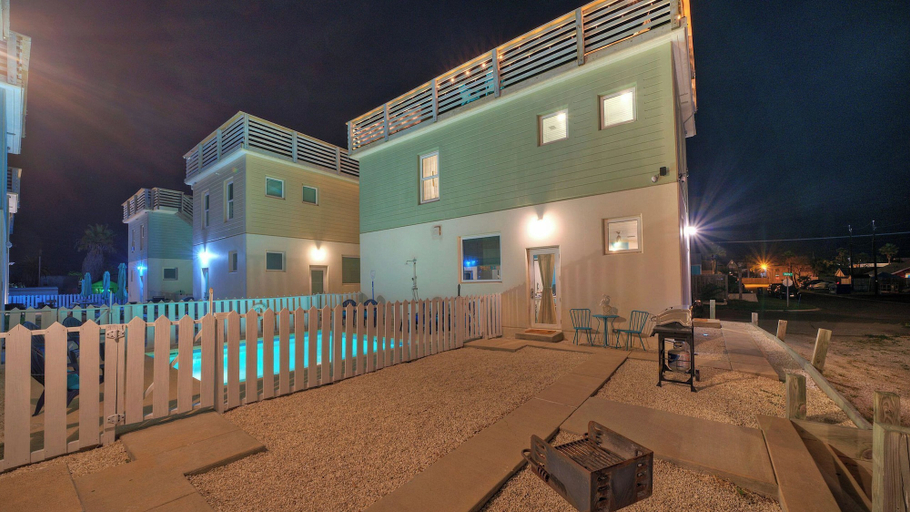 Exterior & Views 2, Huge Priv Rooftop w/ Ocean Glimpse View, Pool Seaside Lookout by Avantstay, Nueces
