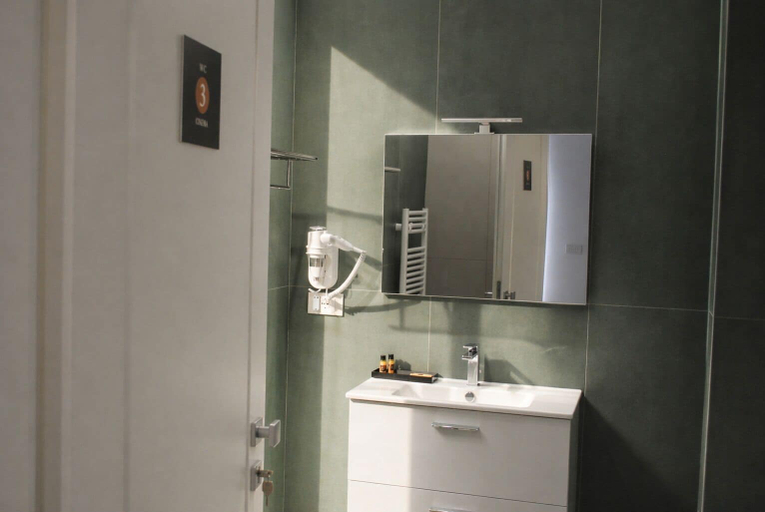 Bathroom 3, Colonna Suites Bari, Bari