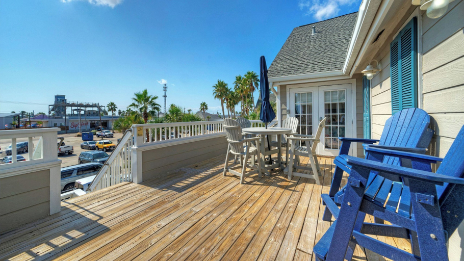 Others 5, Dolphin at Trout Street Queen Suite w/ Kitchenette Marina-front + Patio, Nueces