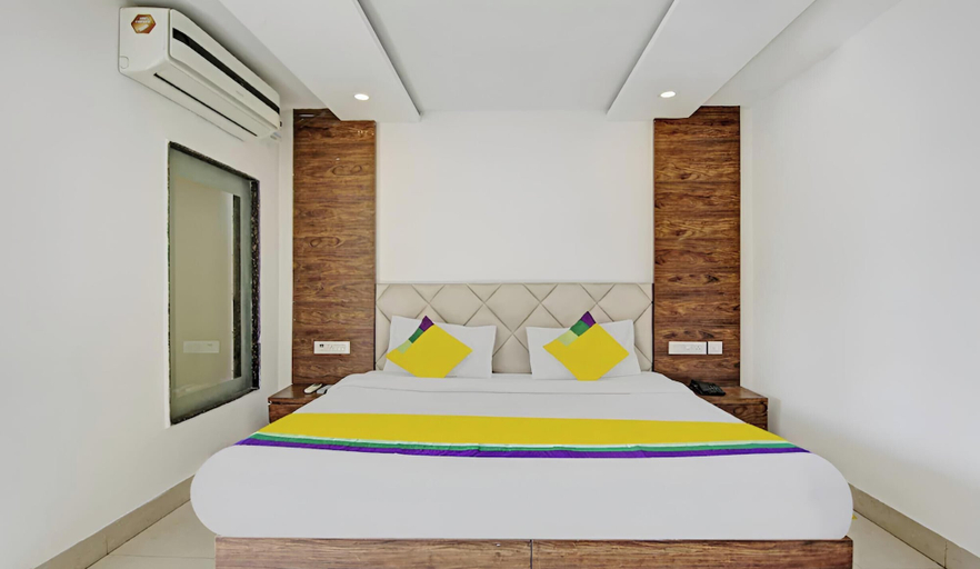 Room 4, Hotel O3 Near Piccadily Chowk Chandigarh, Chandigarh