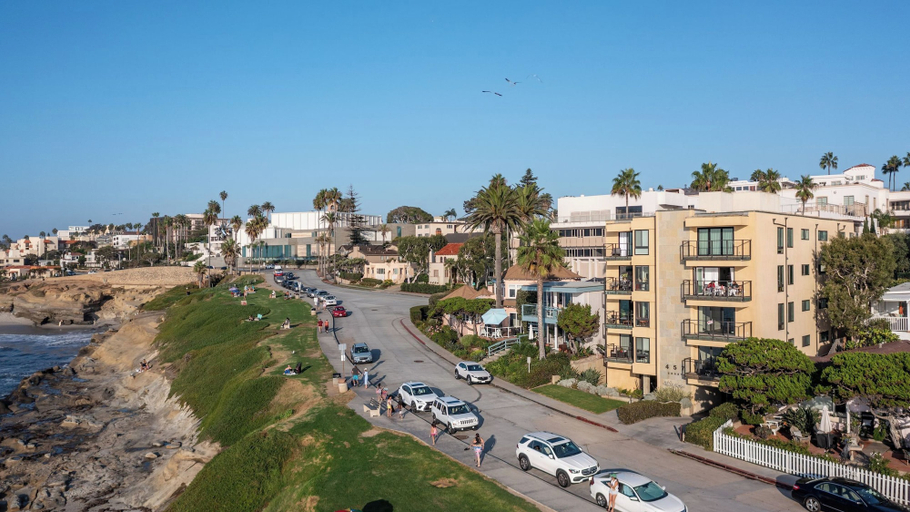 Exterior & Views 2, Oceanfront in La Jolla, Steps to Beach, Shops, Dining Dawn Patrol by Avantstay, San Diego