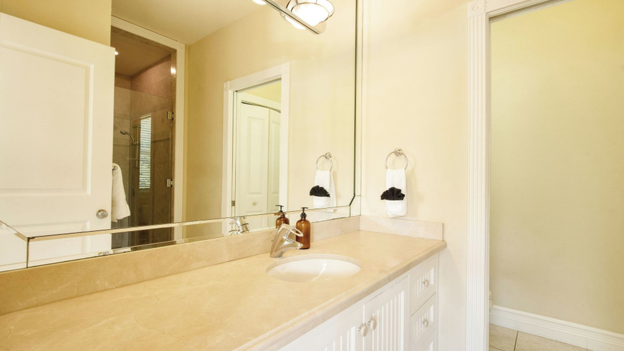 Bathroom 4, Walk to Beach, Pool+hot Tub, Game Room Captiva 5bdr Coco Mango by Avantstay, Lee
