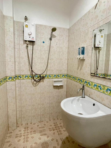 Bathroom 3, Maap Guest House, Phuket Island