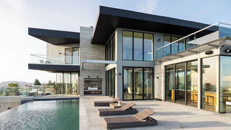Exterior & Views