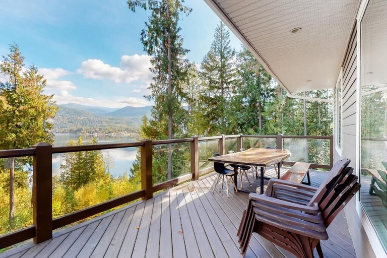 Outdoor dining, IKES Retreat, Kootenay Boundary