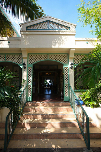 Property entrance 5, The Crown House Hotel