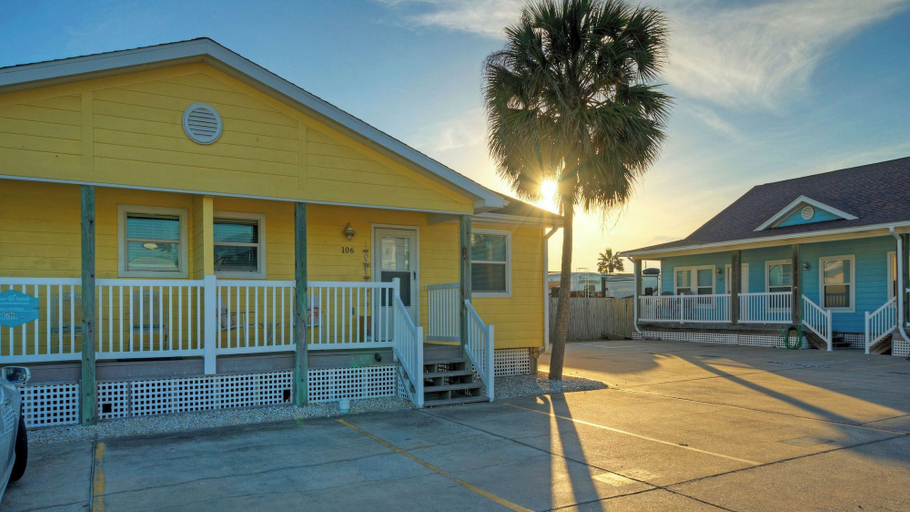 Exterior & Views 2, Stylish 2BR Coastal Getaway w/ Pool & Prime Location Lazy Fun, Nueces