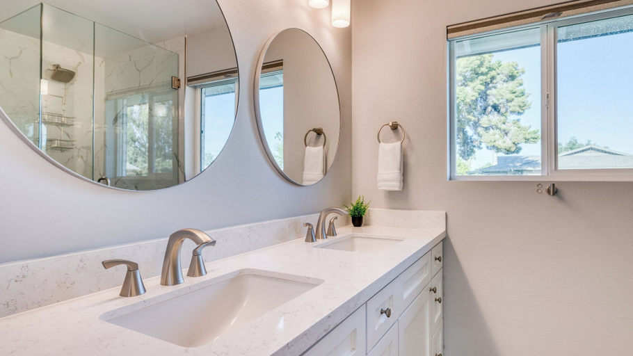Bathroom 4, Shalimar of Tempe by Avantstay Central Location + Private Pool, Maricopa
