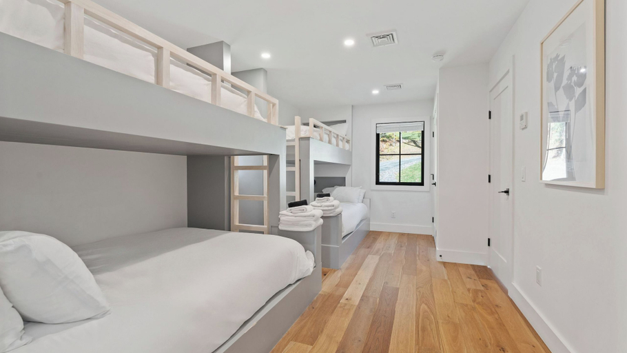 Bedroom 2, Forget-me-not by Avantstay Bold Lakefront Escape, Berkshire
