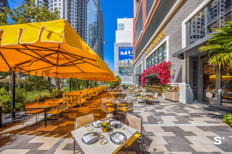 Outdoor dining 2, Upscale 1-BD Condo with Stunning Views, Miami-Dade