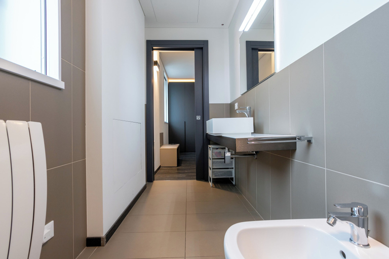 Bathroom 5, Htm Hybrid Tower Mestre by Halldis, Venezia