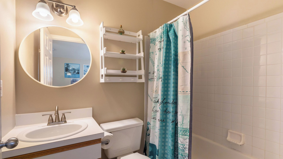Bathroom 3, Parrot Perch by Avantstay Old Town Key West w/ Shared Pool Month-long Stays Only, Monroe