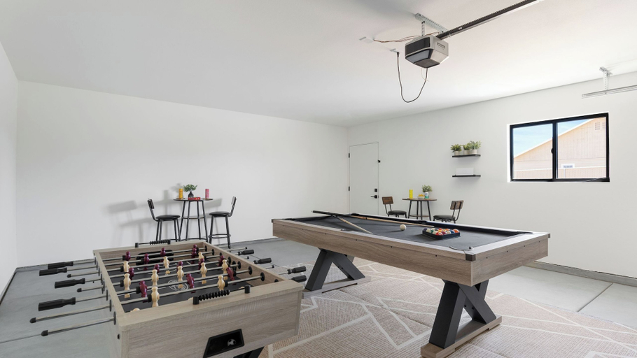 Food & Drinks 5, Bocce, Pool+spa, Game Room, Firepit Modern Oasis Yucca Haven by Avantstay, San Bernardino
