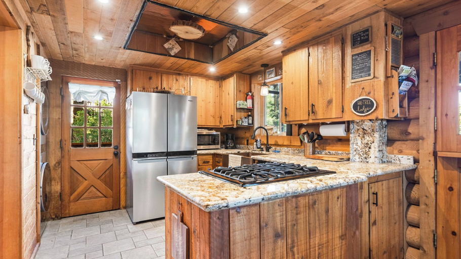 Interior 4, Big Tree Lodge Cozy Cabin w/ Firepit, Piano Bar & Deck, San Bernardino
