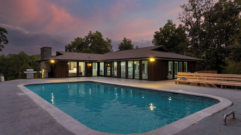 Sport & Beauty 4, Amber Refresh by Avantstay Pool and Hot Tub, Jefferson