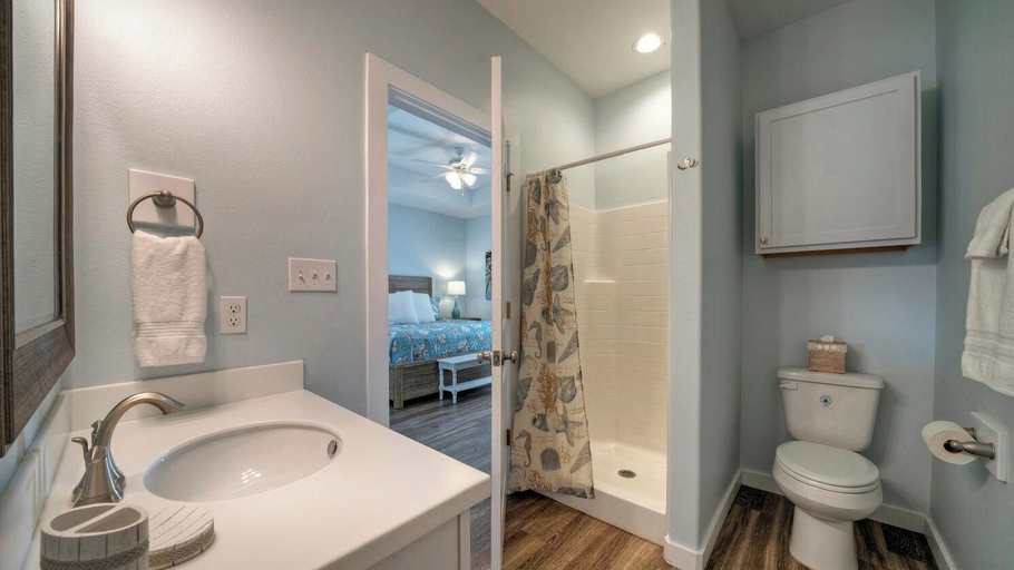 Bathroom 4, Tipsy Starfish by Avantstay Resort Pool+by Beach, Nueces