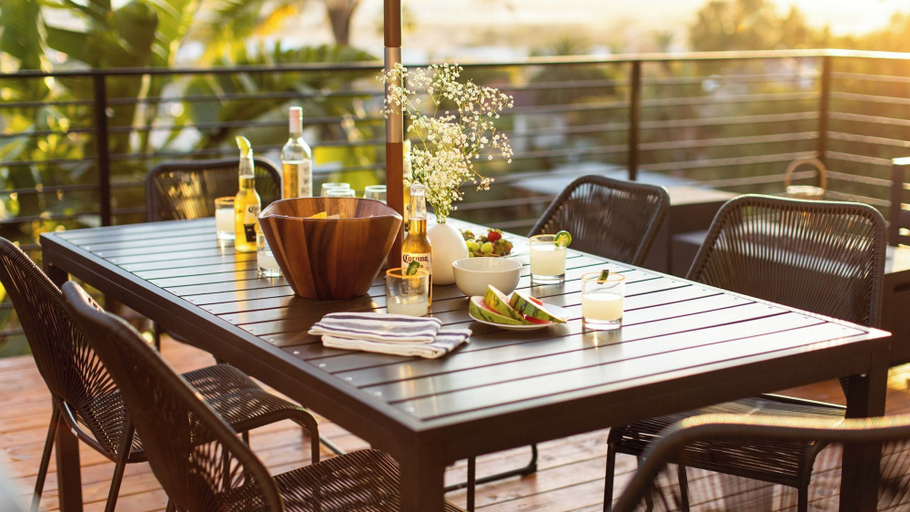 Food & Drinks 4, Avalon IV by Avantstay Mins to Gaslamp Beautiful Deck w/ BBQ, San Diego